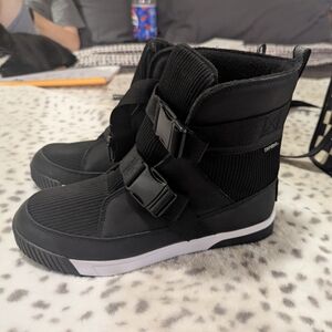 The North face boots size 8.5 womens